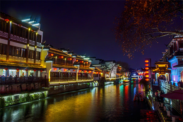 企業(yè)發(fā)展陷入瓶頸，南京戰(zhàn)略咨詢公司如何定制破局突圍方案？